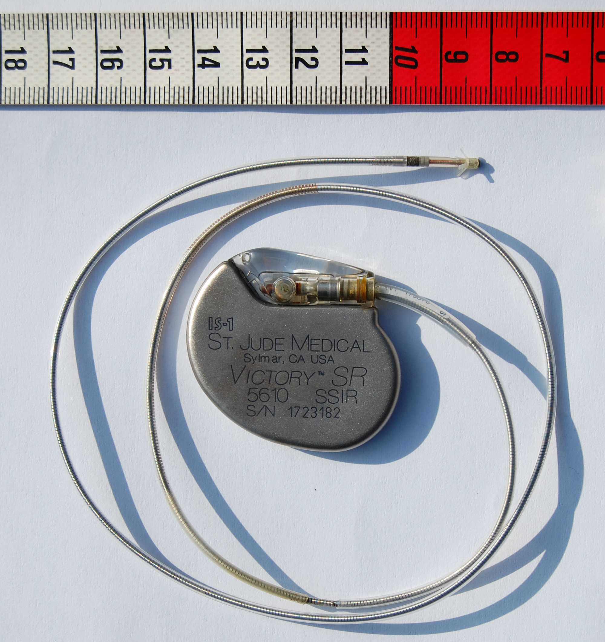 Pacemaker. St Jude Medical кардиостимулятор. Двухкамерный кардиовертер-дефибриллятор. Двухкамерный кардиостимулятор. Электро кардио стимулятор.